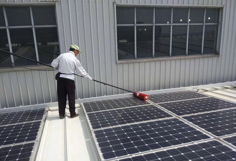 光伏發(fā)電怎么清洗，光伏板清潔要斷電嗎
