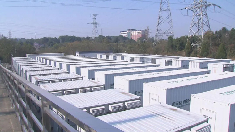 儲能板塊與電池板塊區(qū)別，工廠電池儲能電站優(yōu)缺點(diǎn)